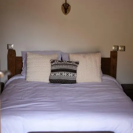 Chantemerle 1741, D'hotes A La Montagne Bed and Breakfast