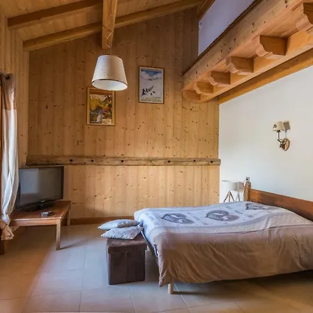 Chantemerle 1741, D'hotes A La Montagne Bed & Breakfast *